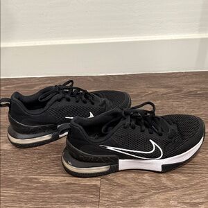 Nike Air Max Black and White Athletic Shoes size 9
